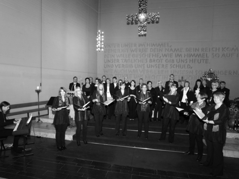 Zwei Chöre füllen Kirchenraum mit ihren Stimmen perfekt aus