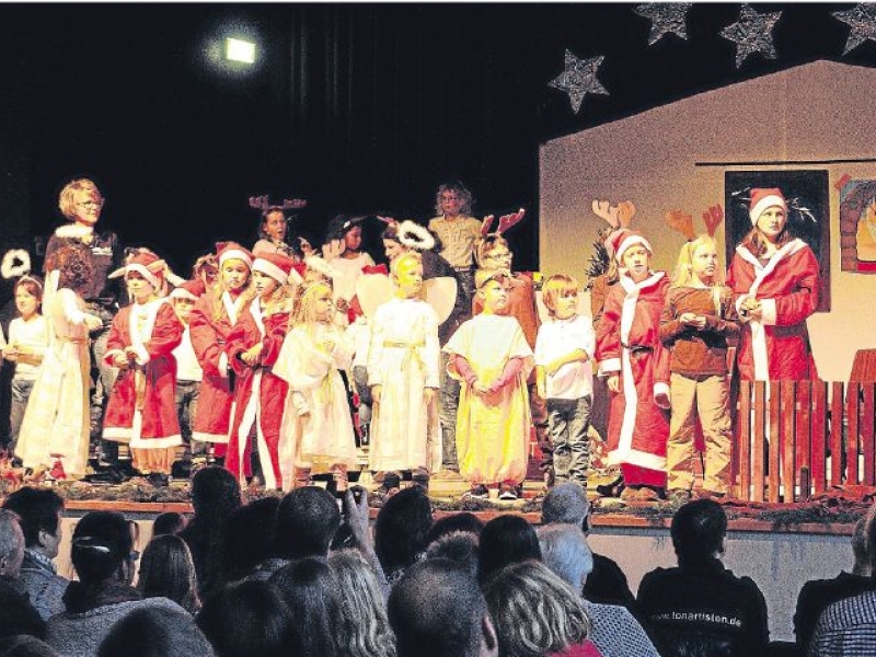 Nachwuchs singt in voll besetzter Stadthalle